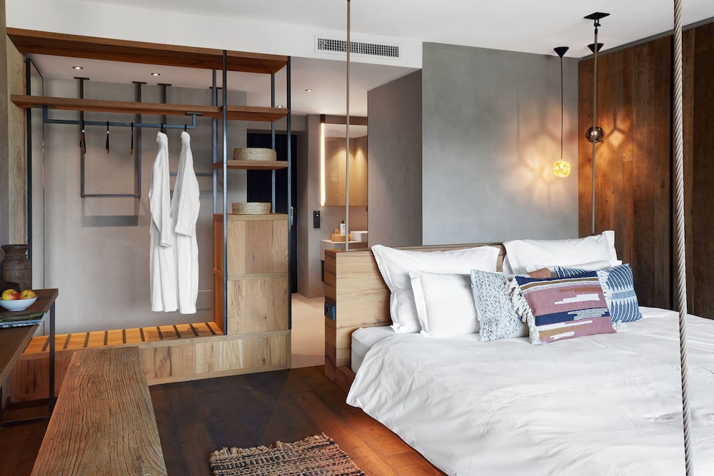 ROMANTIC, DOUBLE BED, BALCONY