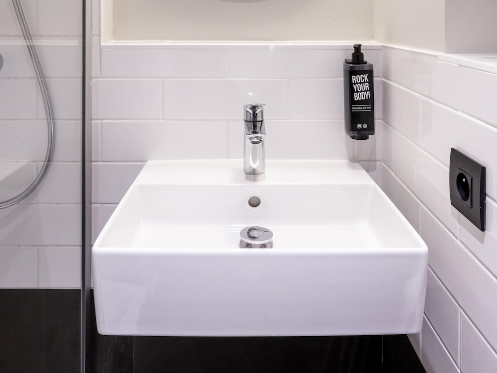 Ibis La Rochelle Vieux Port 64/64
