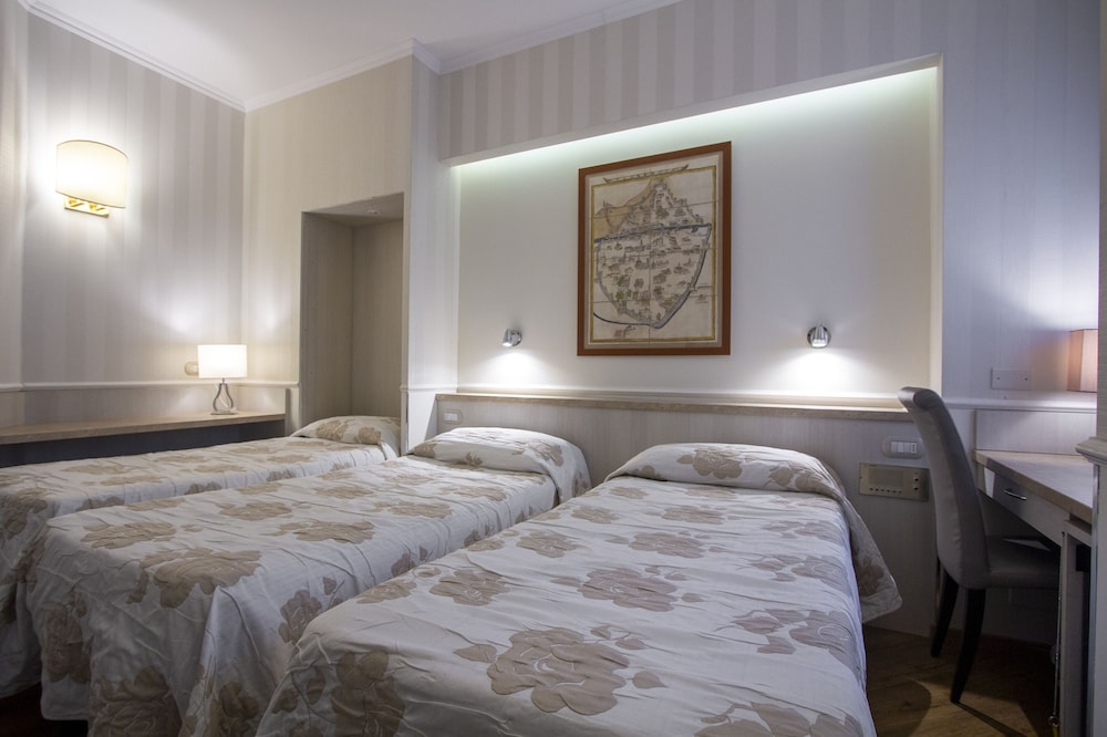 غرفة ثلاثية بسرير مزدوج وسرير فردي، Flora Hotel Milan 3/10