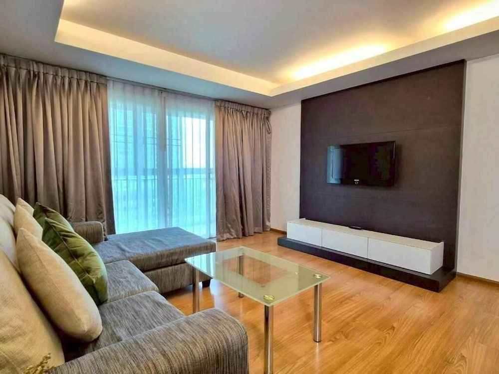 Golden Pearl Residences 32/50