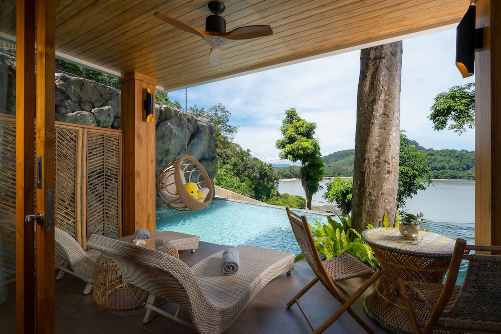 Sinae Phuket Luxury Hotel 55/78