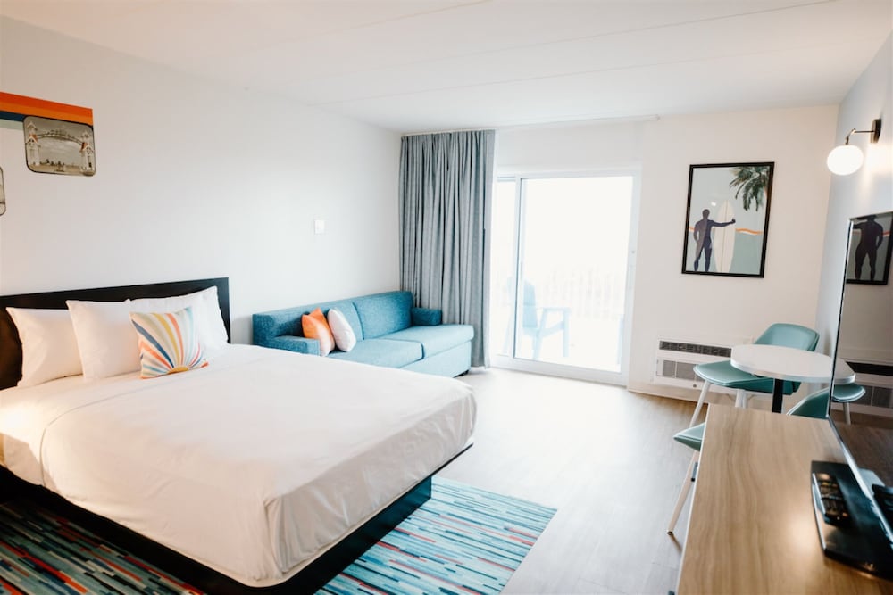 ROOM, 2 QUEEN BEDS, OCEAN VIEW, SOFA, BALCONY, BATHTUB, ACCESSIBLE