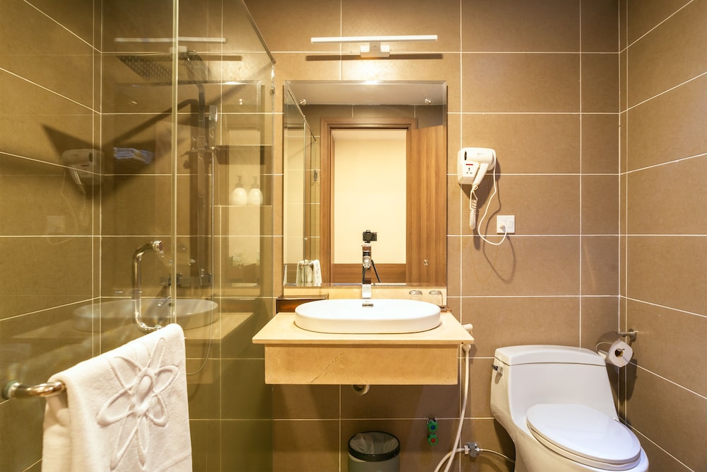 غرفة بريميير بسرير كينج بإطلالة على البحر، Orbit Hotel 7/7