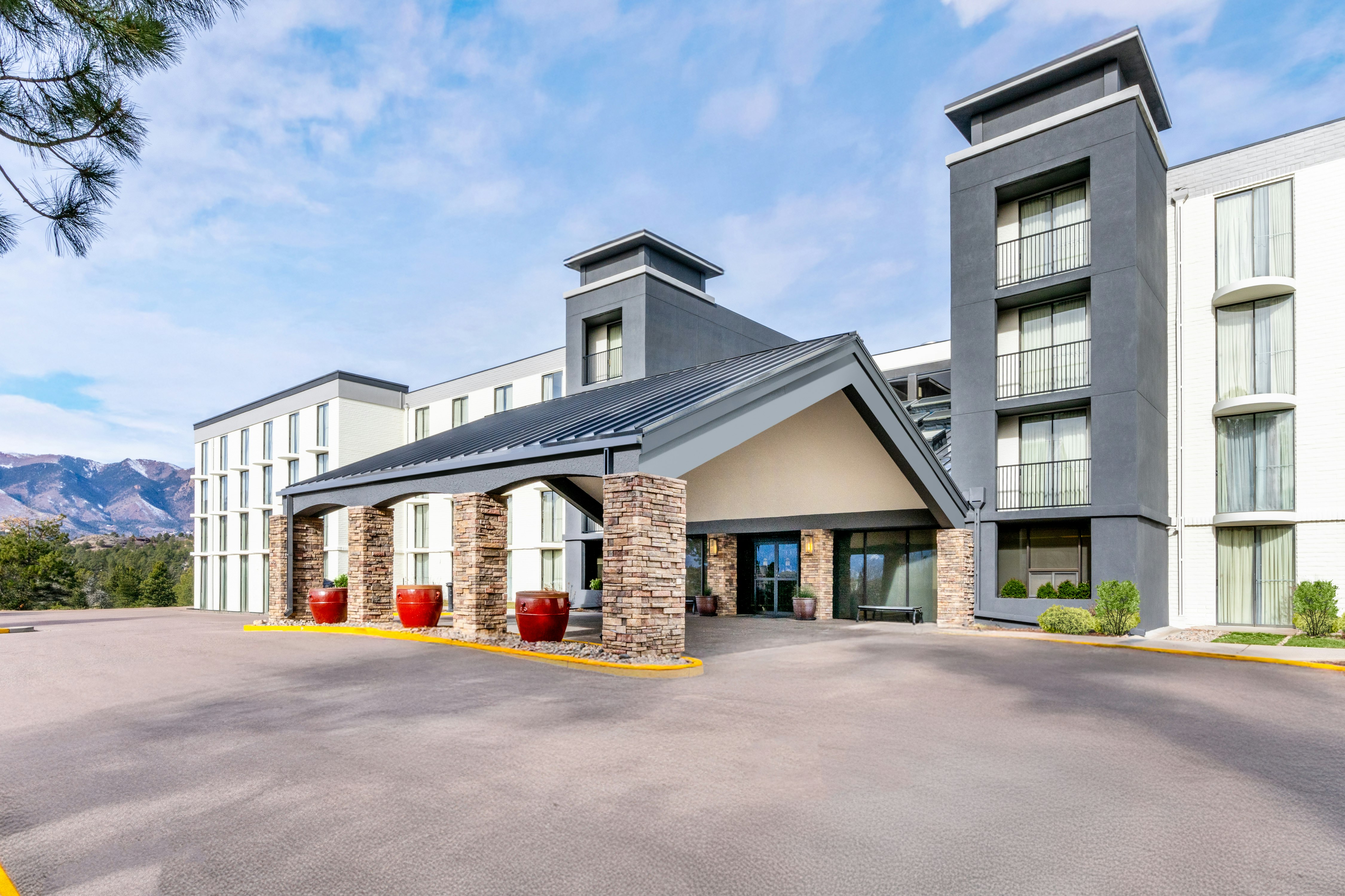 Embassy Suite Hotel Colorado Springs 63/68