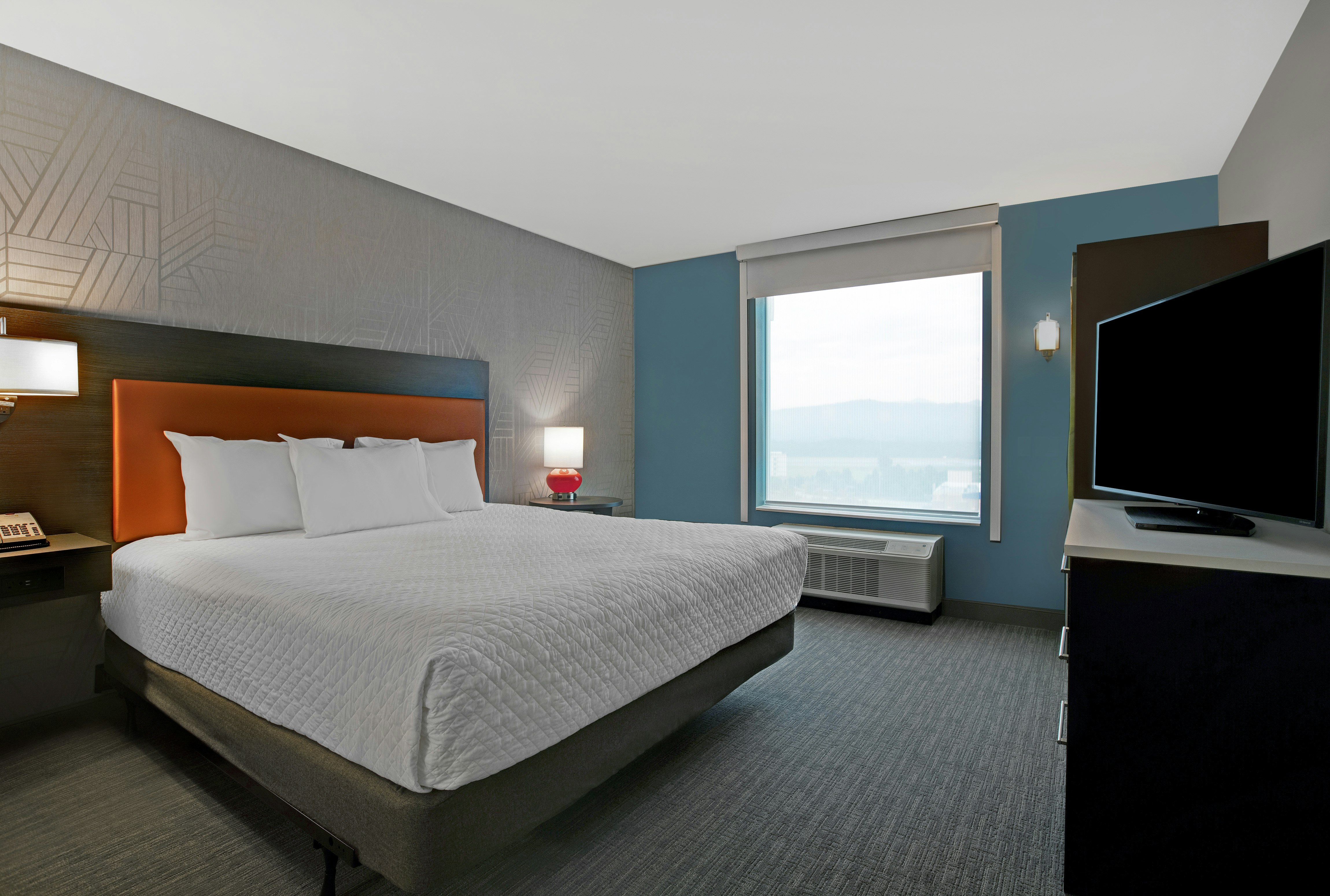 SUITE, KING BED, ACCESSIBLE