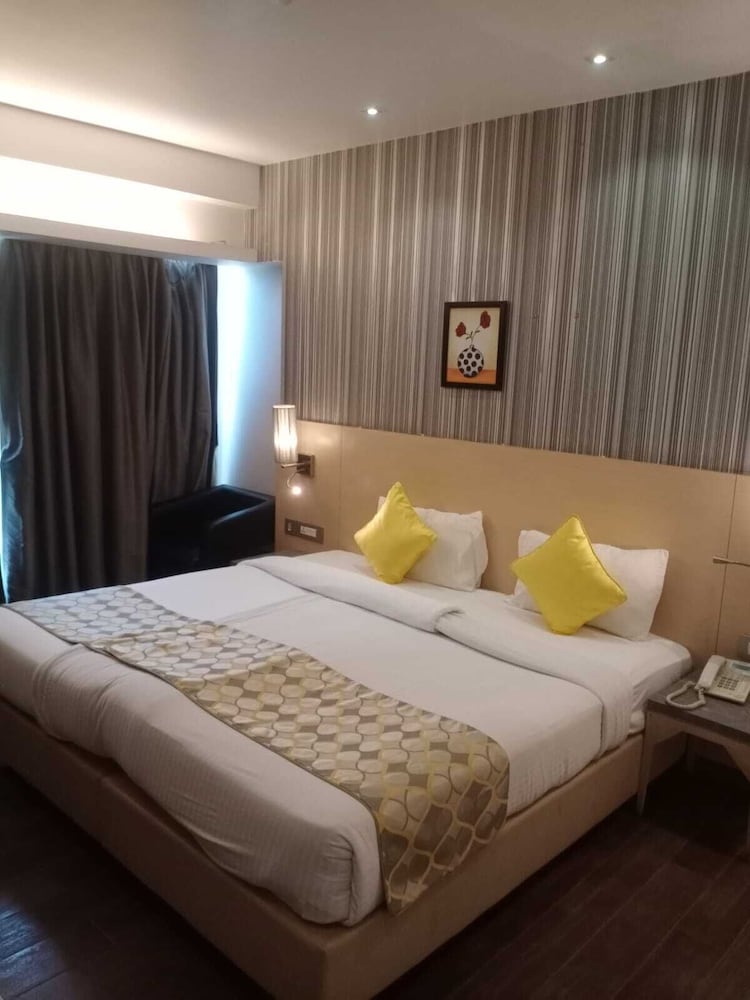 Landmark Residency 21/49