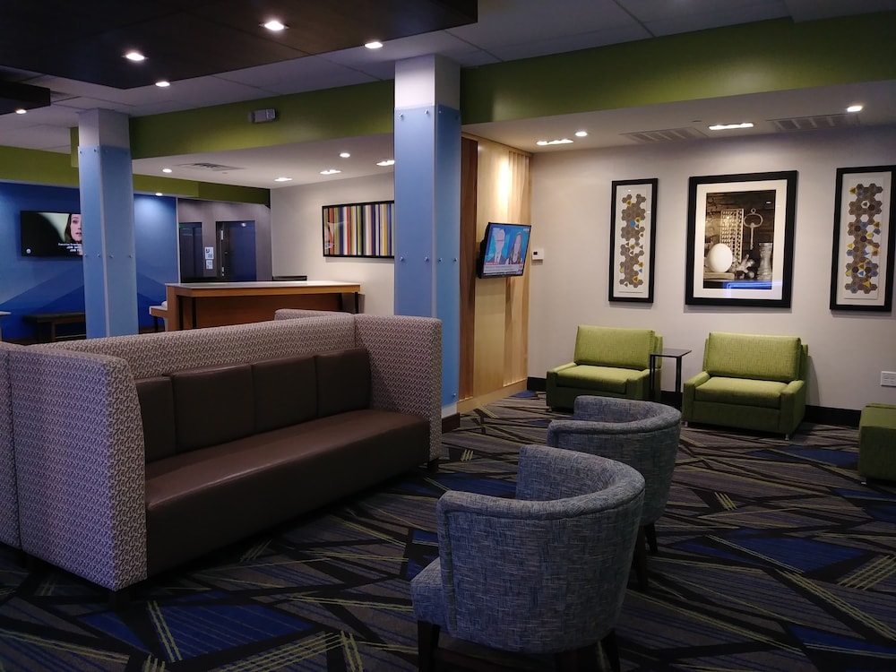 Holiday Inn Express and Suites Dallas Northeast Arboretum, an IHG Hotel 32/49