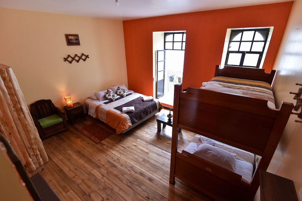 FRIENDS HOSTEL 49/78
