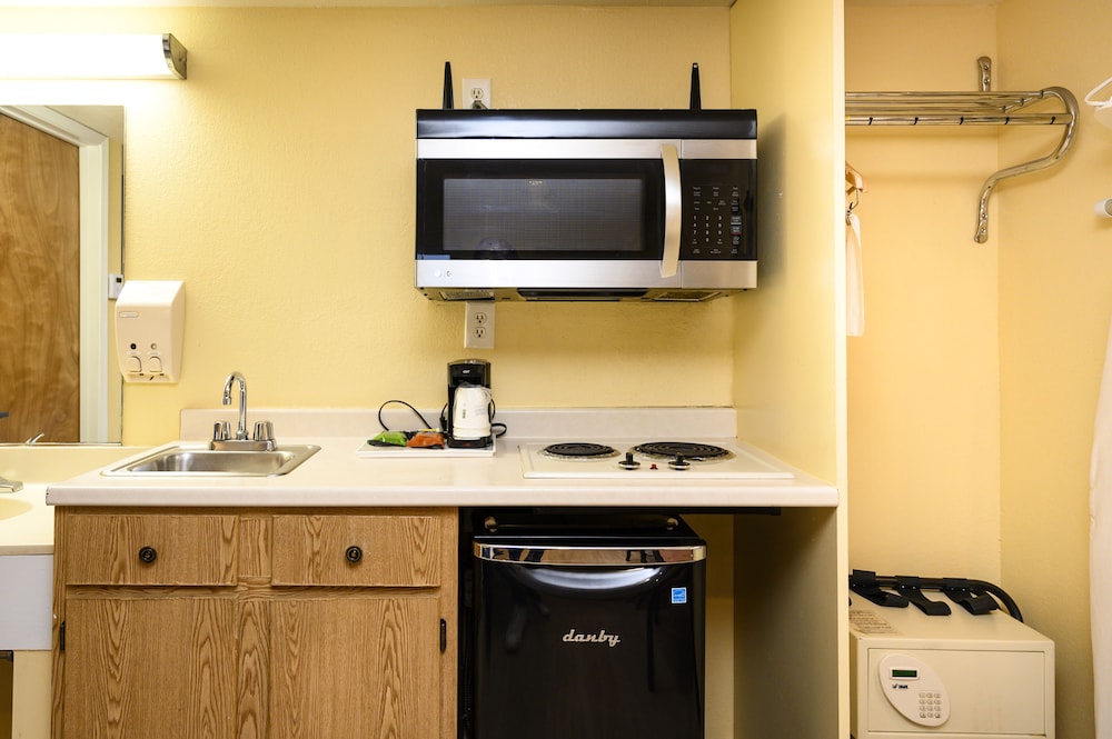 Days Inn and Suites By Wyndham Niagara Falls/Buffalo 31/40