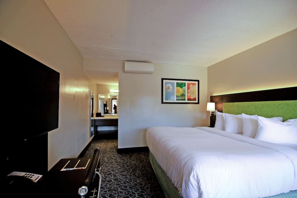 El Sendero Inn, Ascend Hotel Collection 36/65
