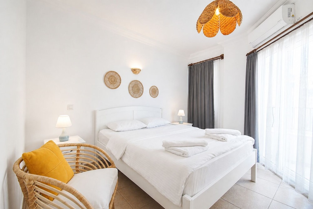 Hideaway, Apartment, Queen Bed, Sea View, 2 Sofa