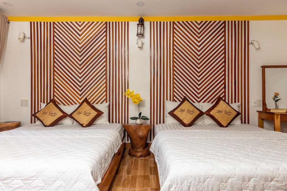 Little Garden Bungalow 27/65