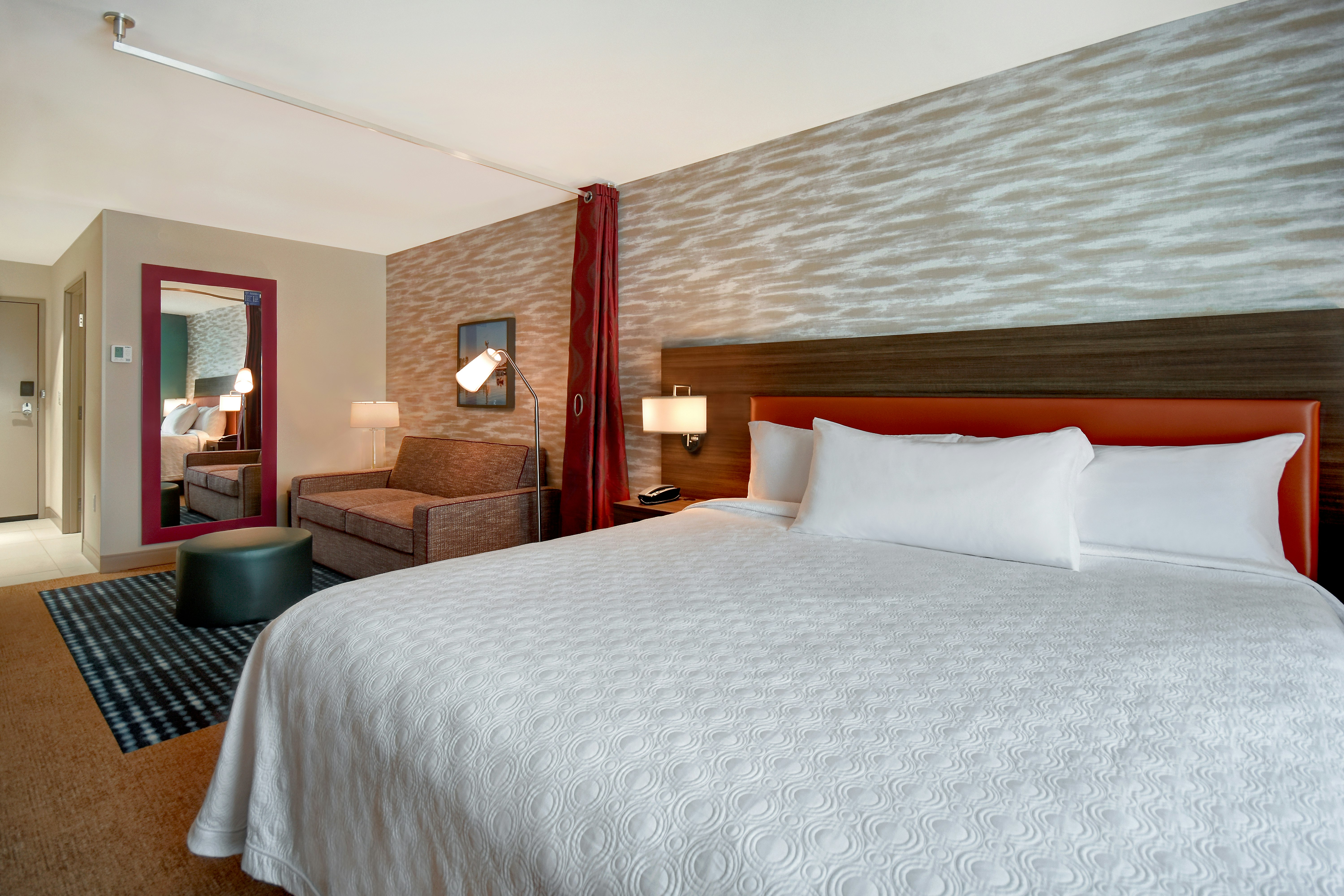STUDIO, SUITE, KING BED