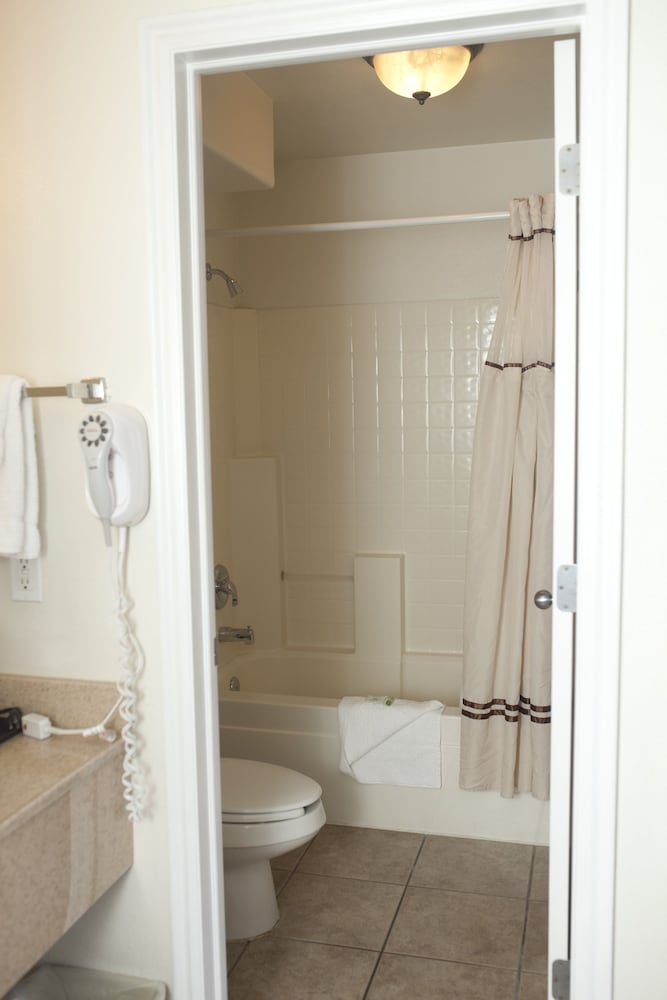 St George Inn Suites 10/67