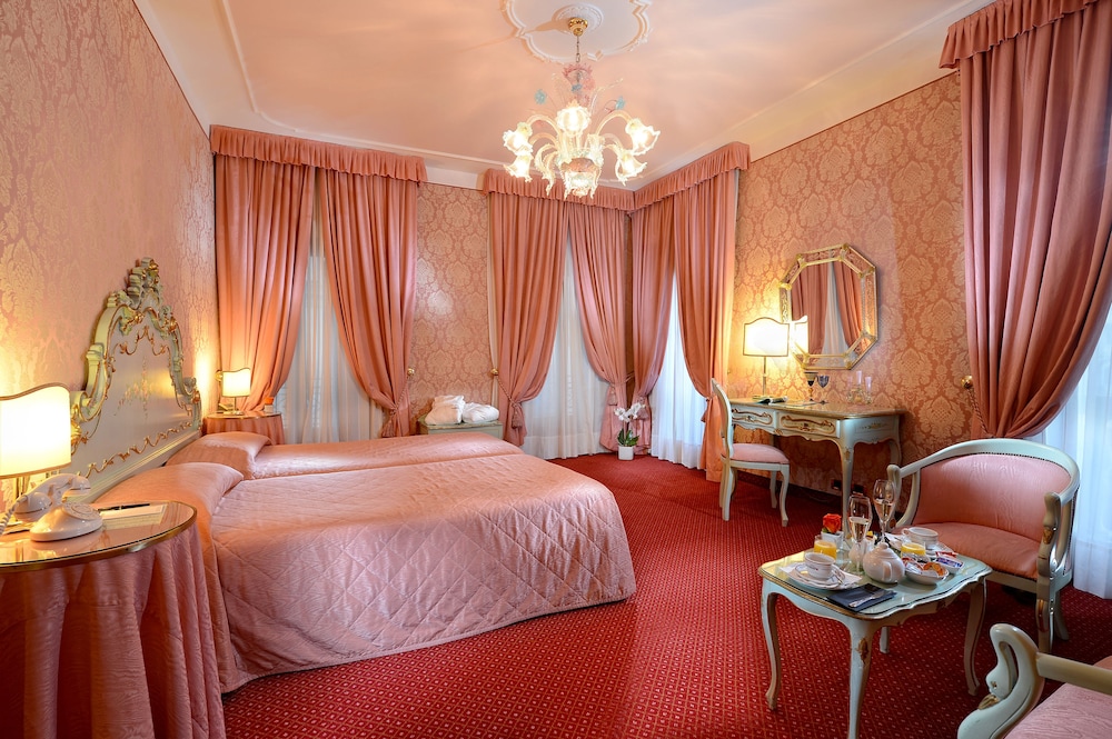 Rialto Hotel 27/66