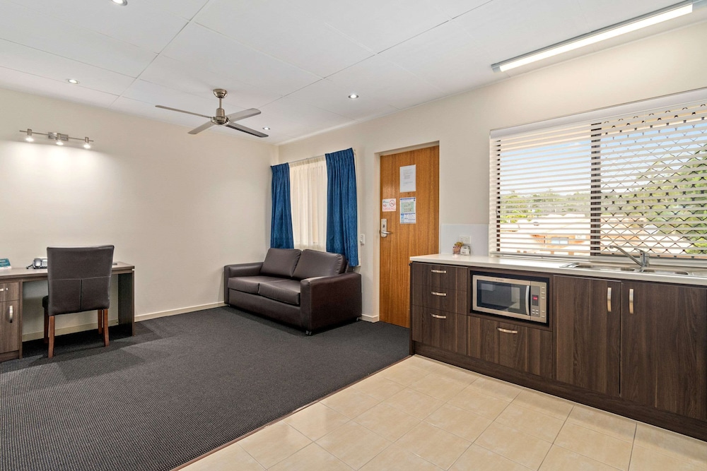 Quality Hotel Robertson Gardens 11/42
