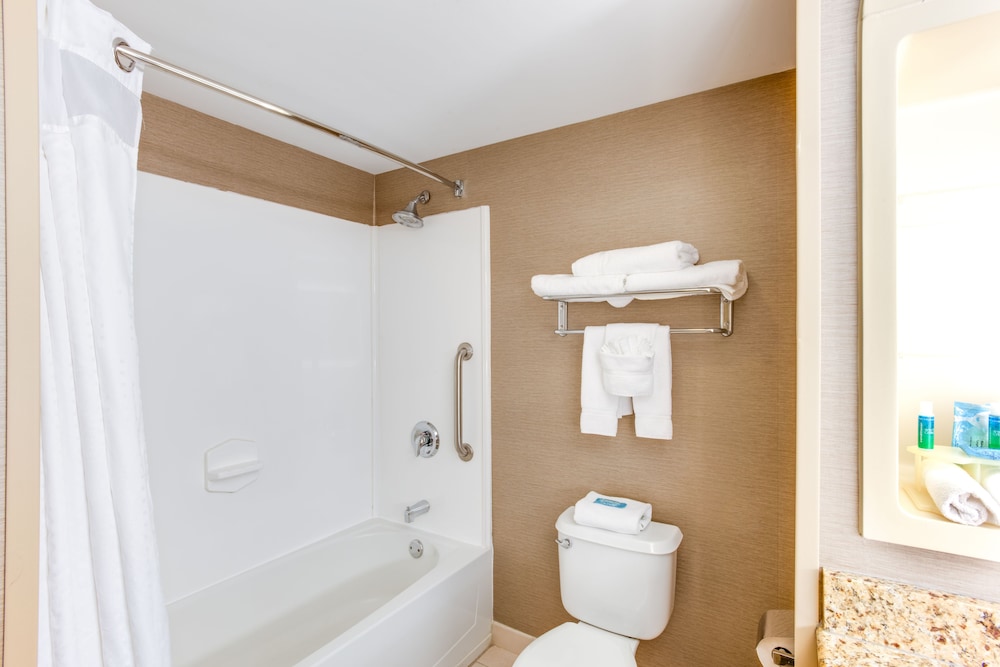 Holiday Inn Express Hotel & Suites Bethlehem 17/72