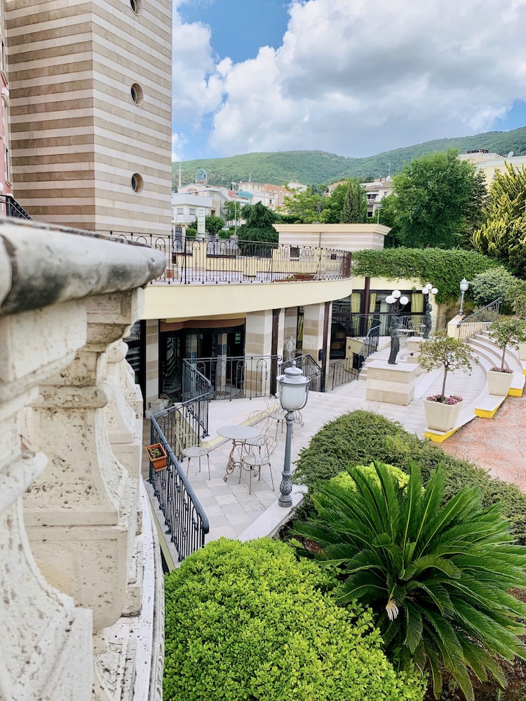San Giovanni Rotondo Palace 70/76