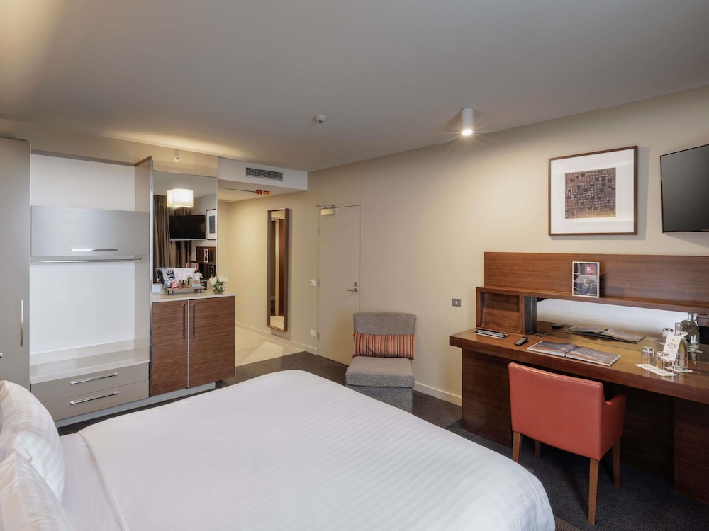 SUPERIOR, KING BED, ACCESSIBLE