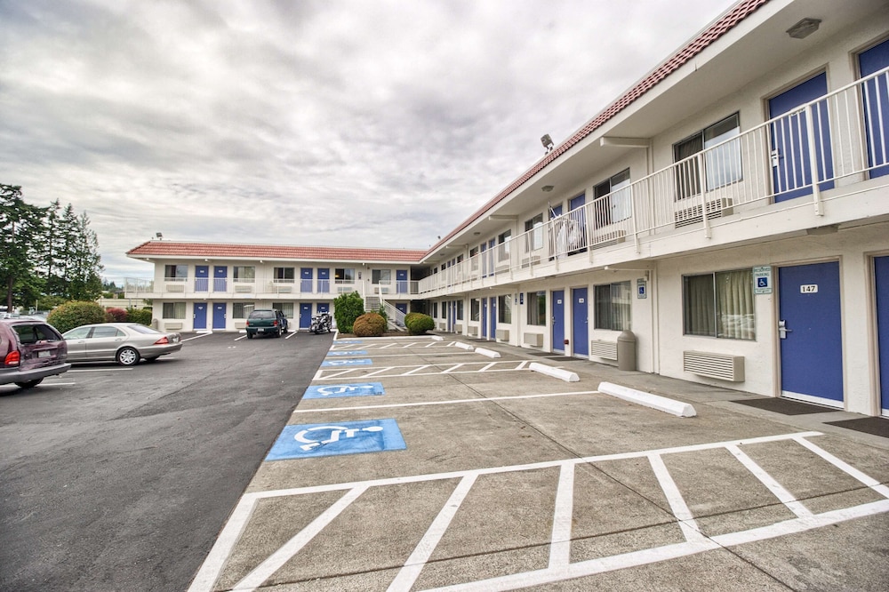 Motel6 Everett, WA - South 31/39