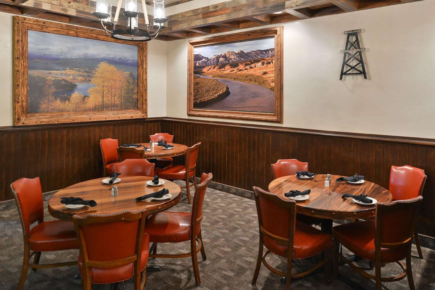 Quality Inn Vernal Near Dinosaur National Monument 28/43