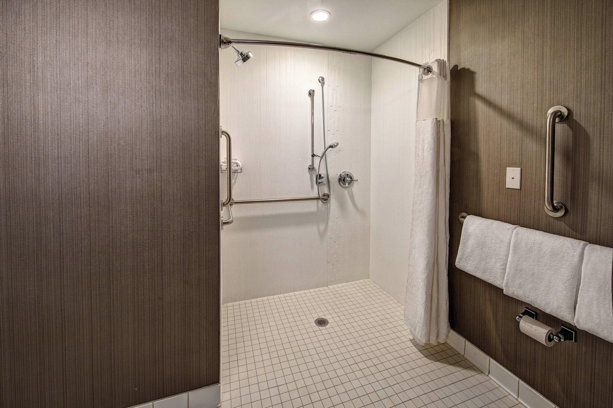 غرفة رباعية لذوي الإعاقة، Courtyard By Marriott Dulles Airport Herndon 3/3