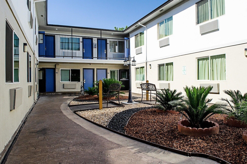 Motel6 Modesto, CA - Downtown 41/49