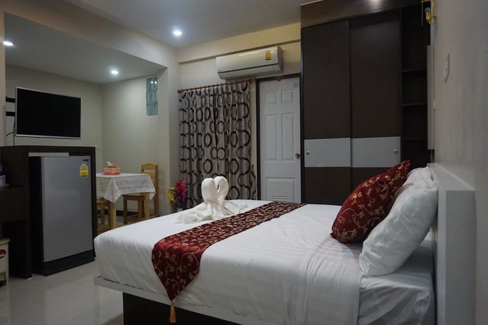 Gold Airport Suites 9/66