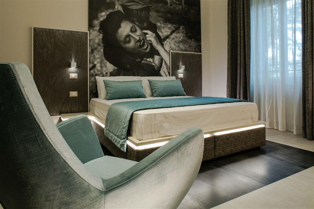 Via Veneto Luxury Suites 29/50