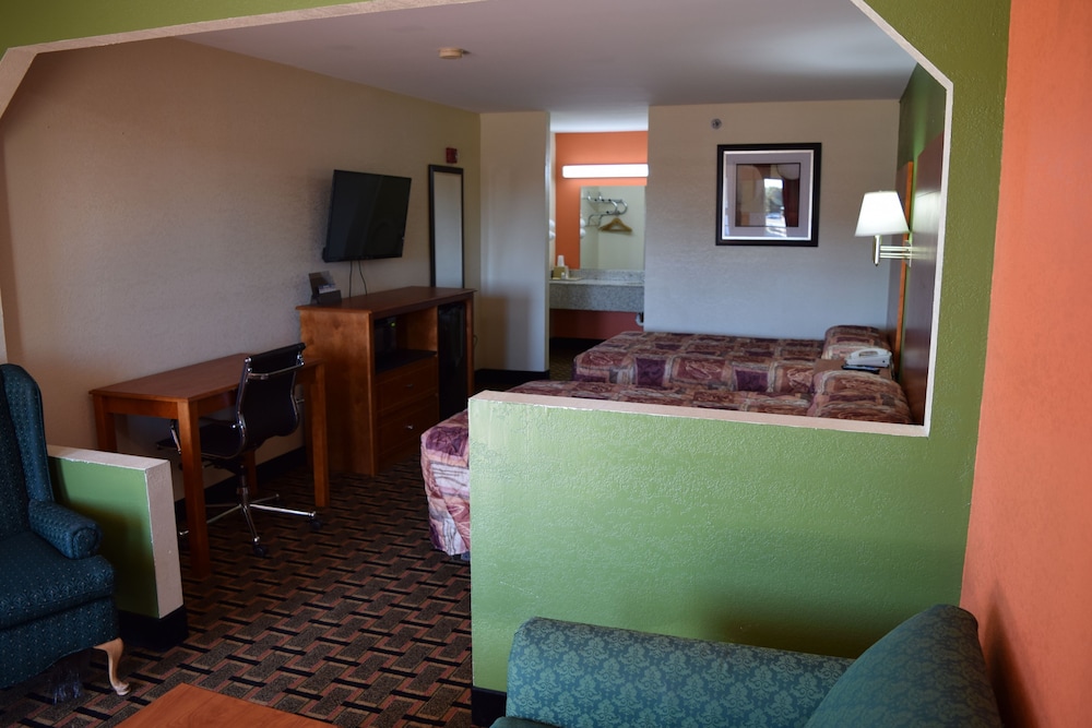 Royal Inn Douglasville 18/28