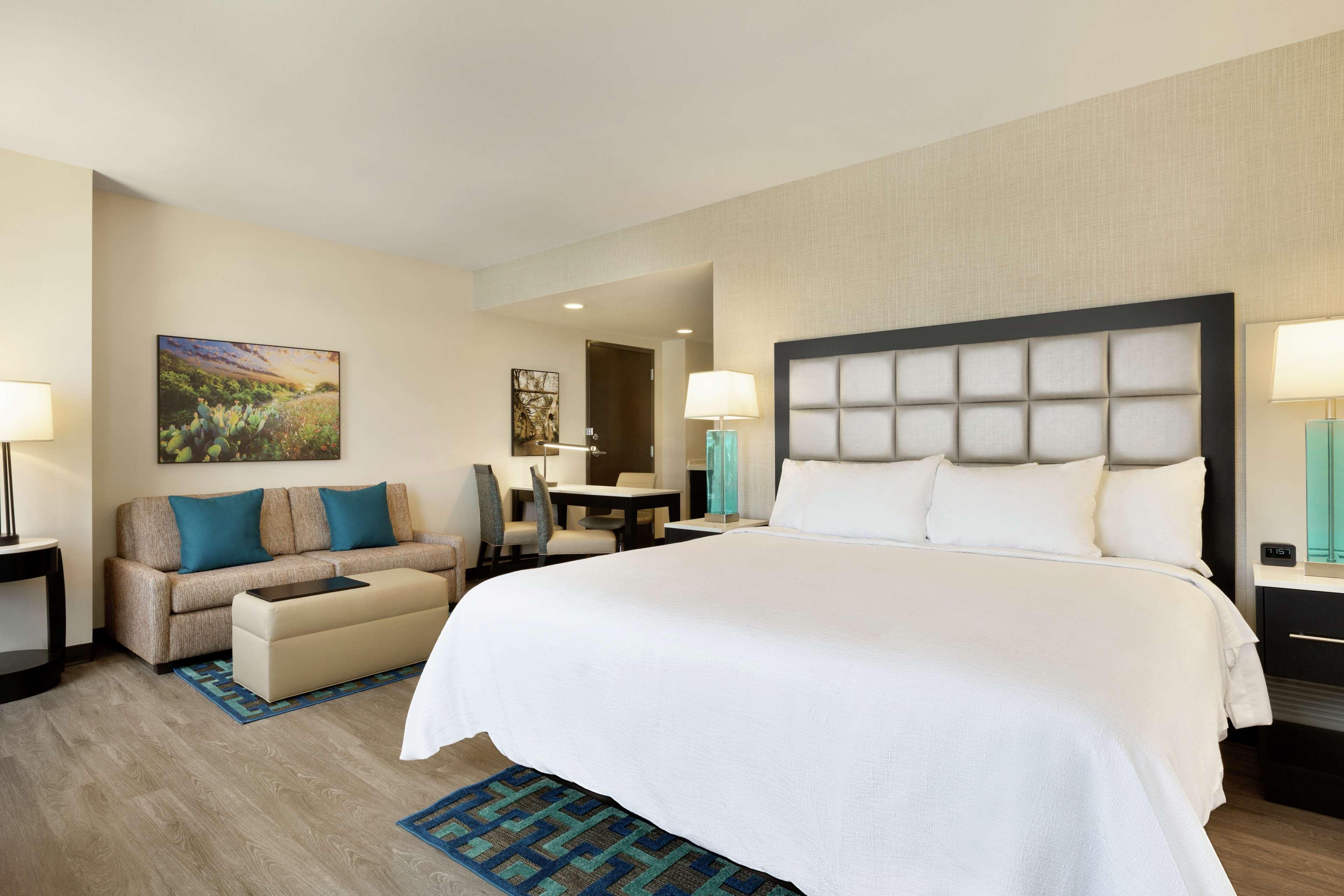 1 BEDROOM, STUDIO, SUITE, KING BED