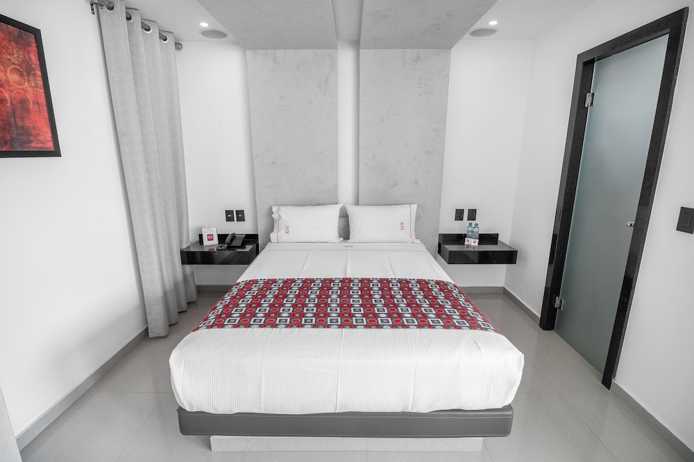 Six Hotel 8/23