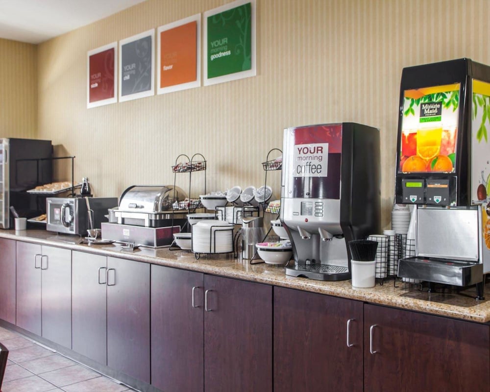 Comfort Inn and Suites Harrisonville 37/48