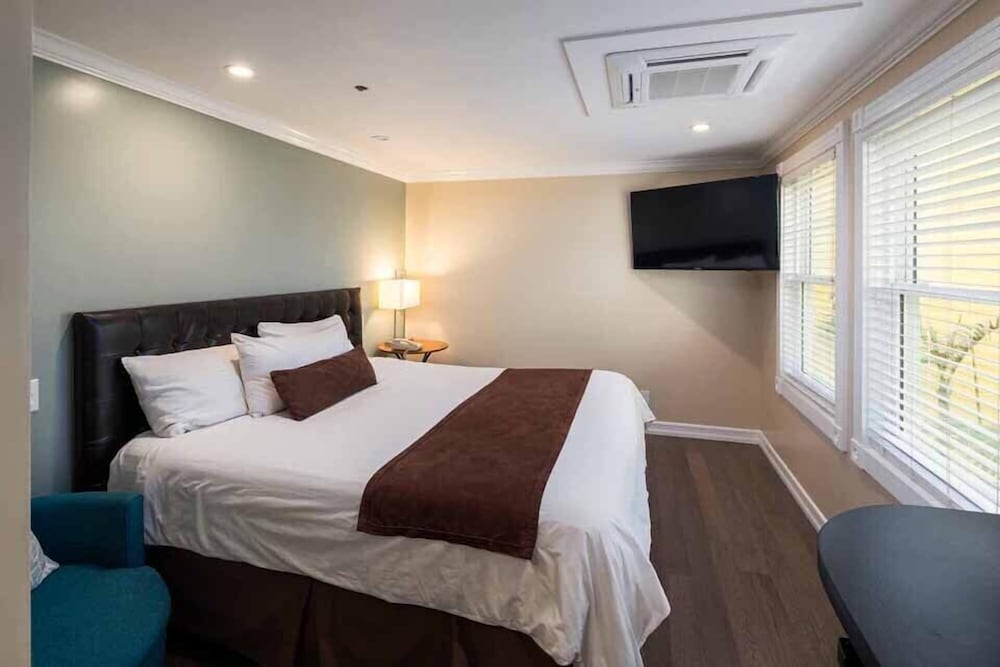 Room at Glenmore Plaza Hotel, AVALON - CA