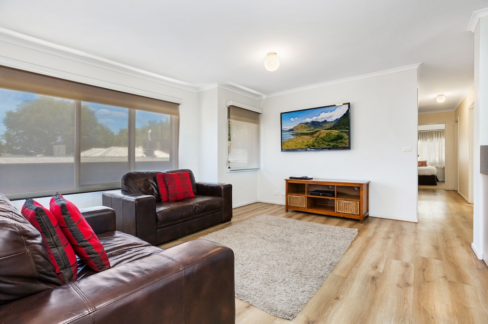 National Hotel Complex And Bendigo Central Apartments 44/68