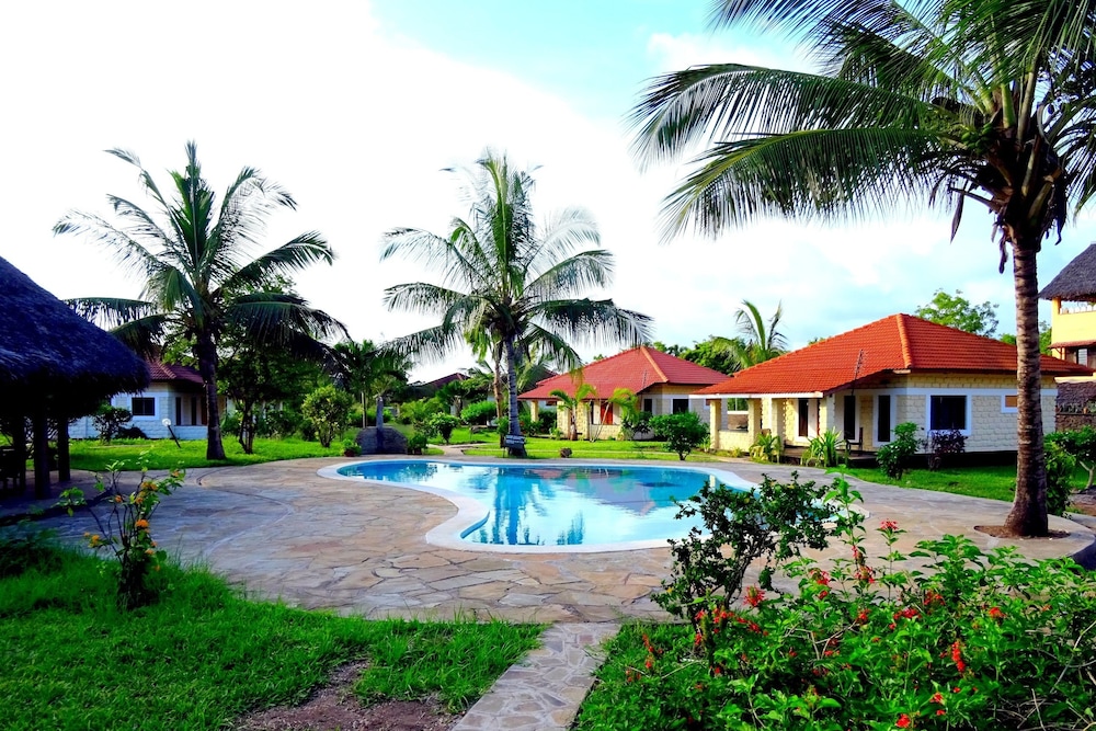 Doric Cottages Diani 38/50