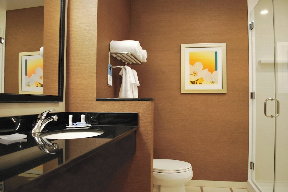 Fairfield Inn Suites Springfield Northampton Amherst 52/52