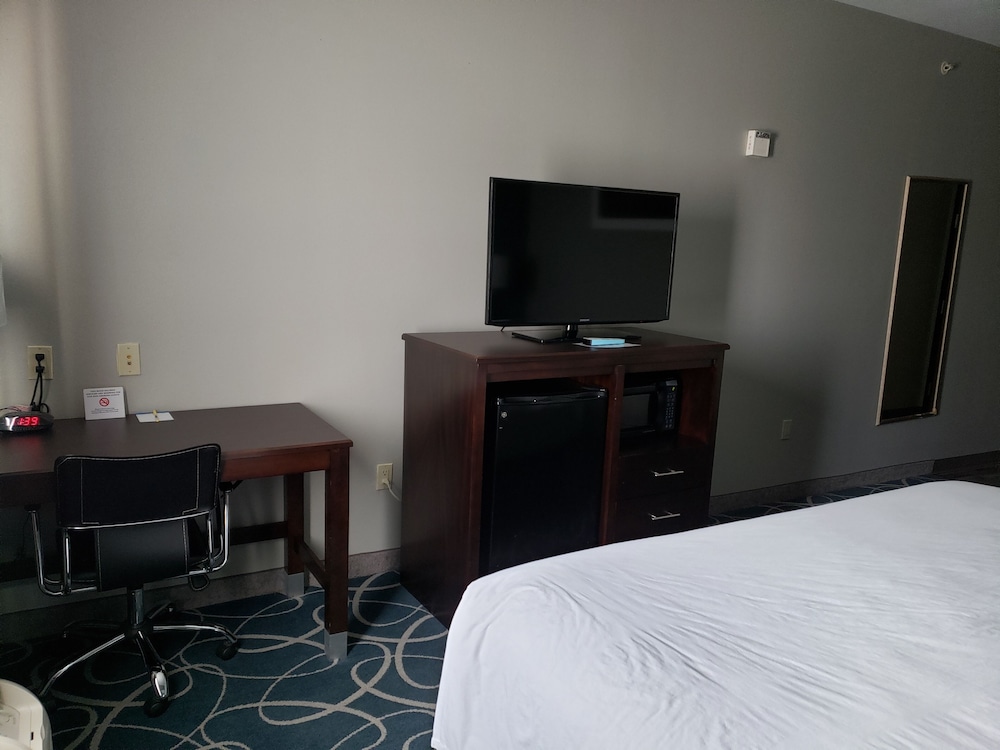 Days Inn Suites By Wyndham Cleburne Tx 34/42