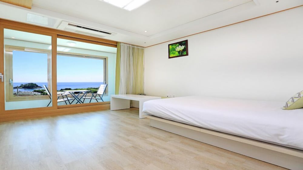 Marine Port Resort 5/32