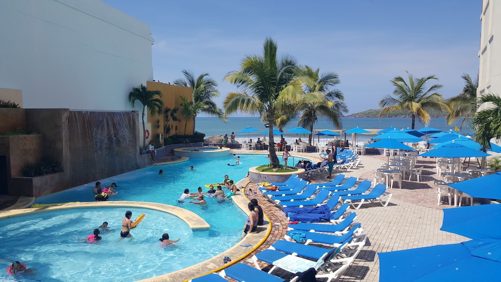 Suites Las Flores Beach Mazatlan 38/50