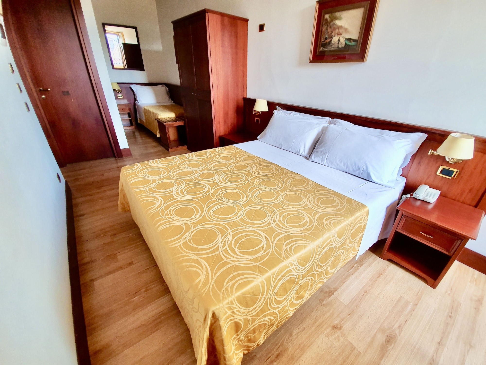 ROOM, DOUBLE OR TWIN BED, WITH EXTRA BED