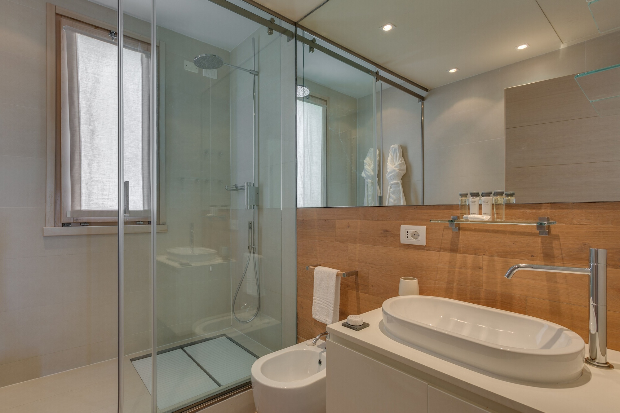 2 Bedrooms, Premium, Suite, 2 King Beds, Sea View, 2 Bathrooms، RESORT BAIA SCARLINO 4/7