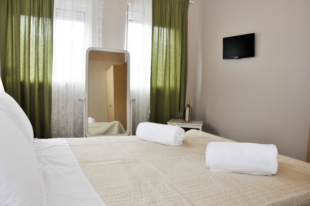 3 BEDROOMS, VILLA, TERRACE