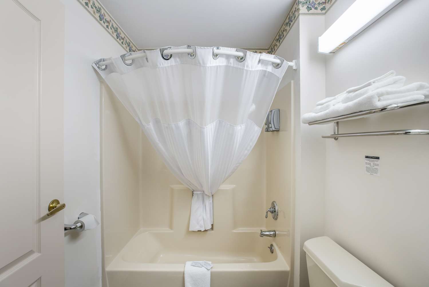 Americas Best Value Inn Suites Three Rivers 14/16