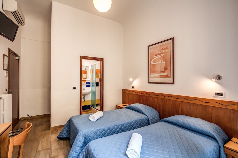 Hotel Nuova Italia 7/21