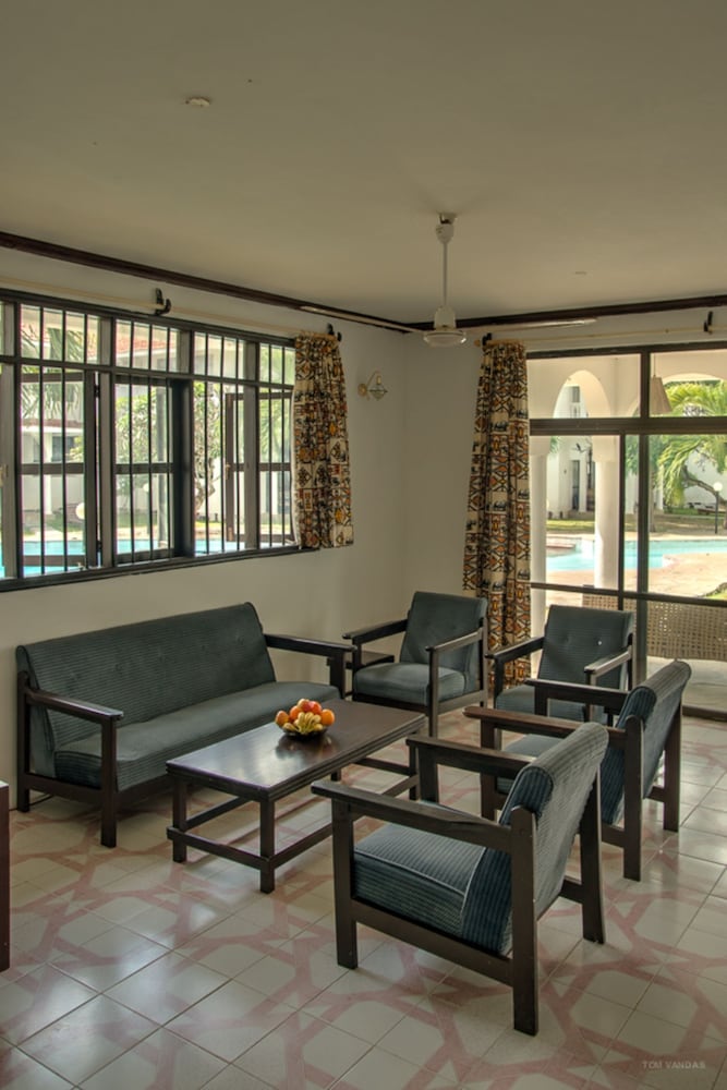 Bahari Dhow Beach Villas 37/61