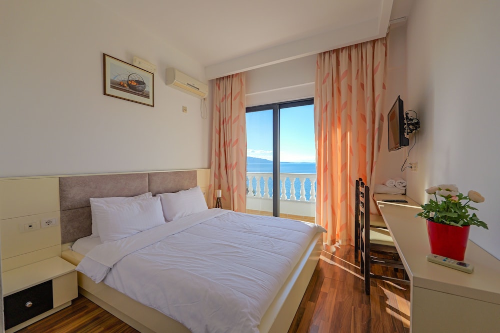 ECONOMY, DOUBLE BED, SEA VIEW
