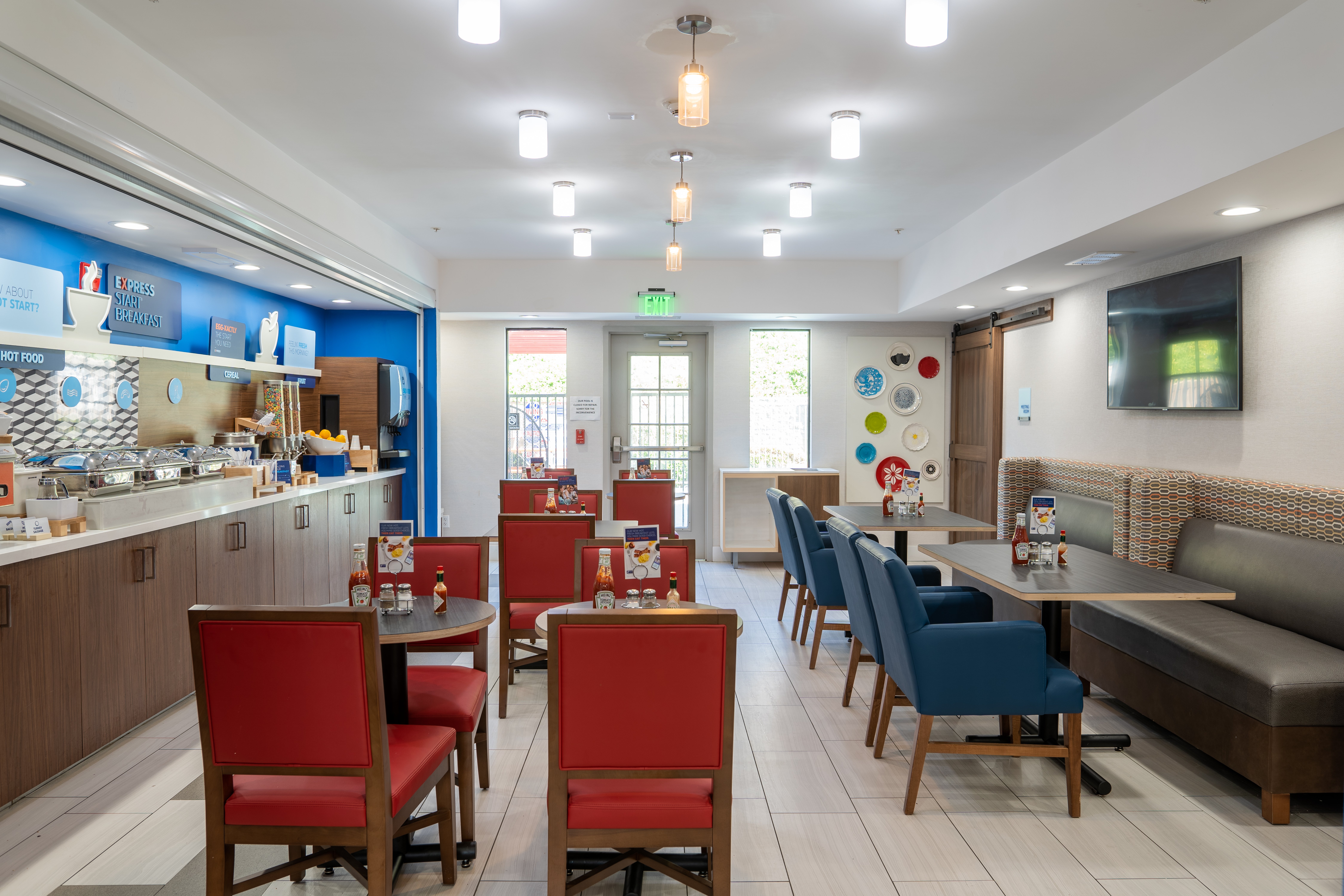 Holiday Inn Express And Suites Lake Forest 43/55