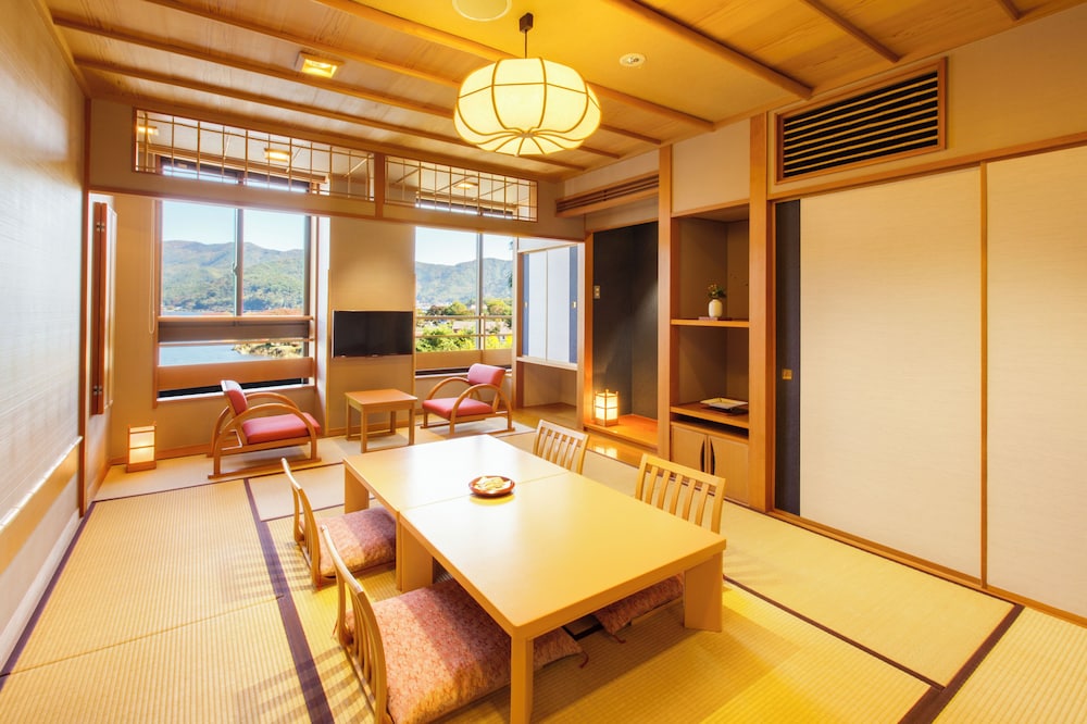 Japanese Western, Twin Beds, Lake Side, Bathtub