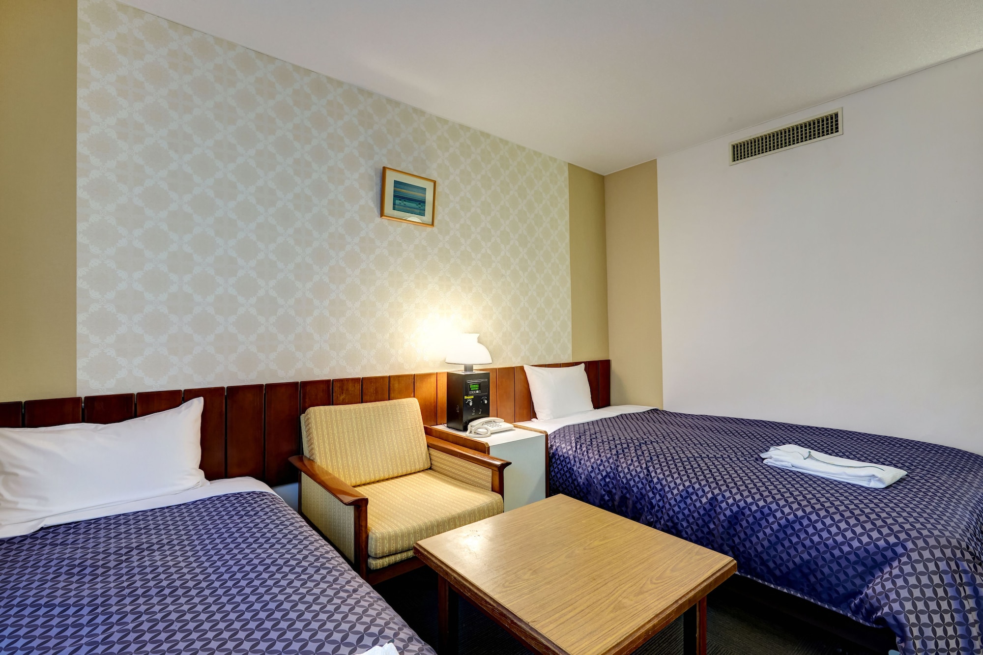ROOM, TWIN BEDS